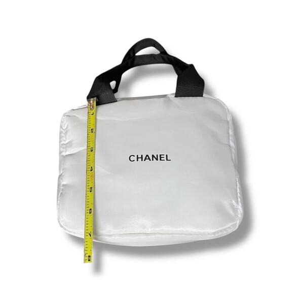 Chanel Beauty White Puffer Makeup Cosmetic Pouch - New In Bag (W/Dust-bag) - Picture 9 of 12